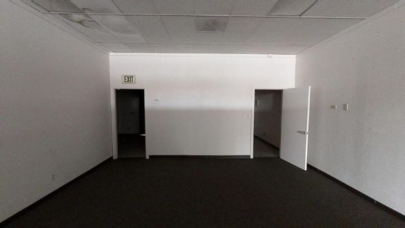 Move-In Ready Retail/Office Storefront @ Downtown Corner: 277 N 5th St, Coalinga, CA 93210